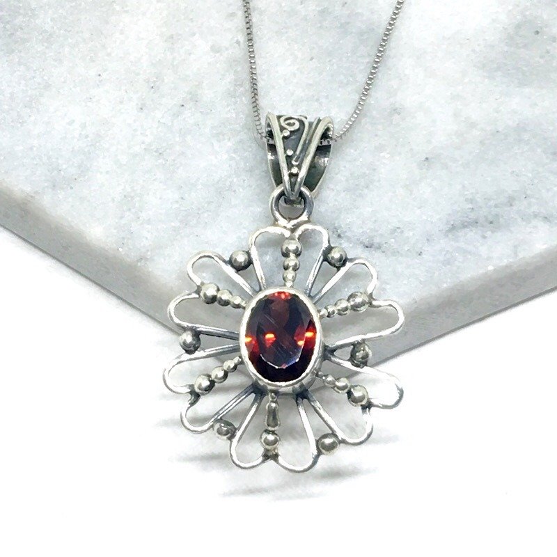 石榴石925纯银立体花形项链 尼泊尔手工镶嵌制作 - 项链 - 宝石 红色