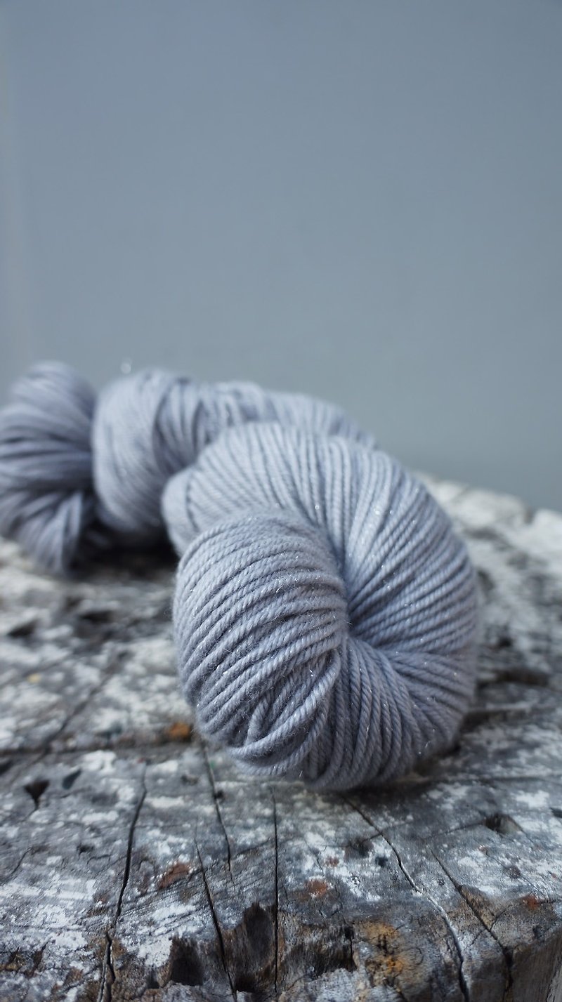 手染线。银灰(DK) - 编织/刺绣/羊毛毡/裁缝 - 羊毛 