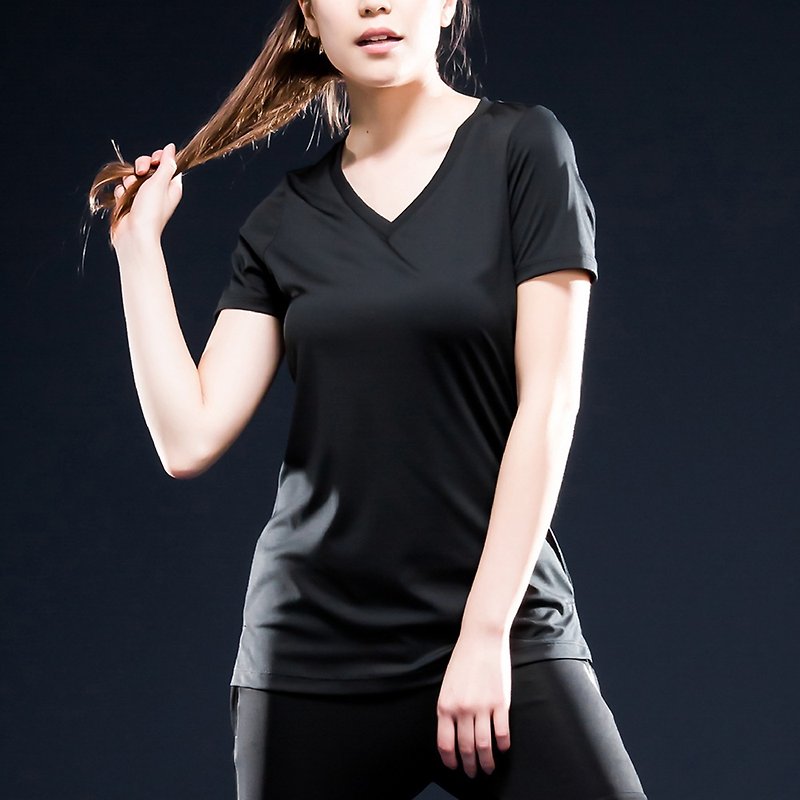 AquaTouch InstaDRY 女款1/6袖低领修身机能V领T恤- 黑 - 女装运动衣 - 聚酯纤维 