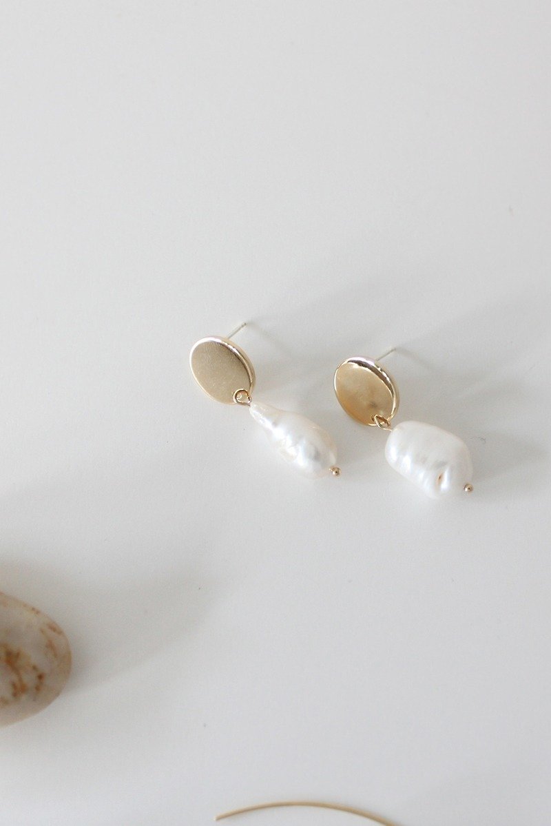 【reeh pearl #2 不规则珍珠耳环】纯银耳针 - 耳环/耳夹 - 其他金属 白色