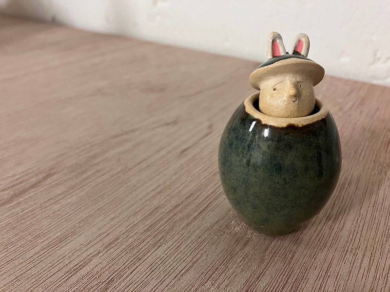 | Luna 陶偶系列 | 陶器 小兔子 雾灰绿 - 摆饰 - 陶 绿色