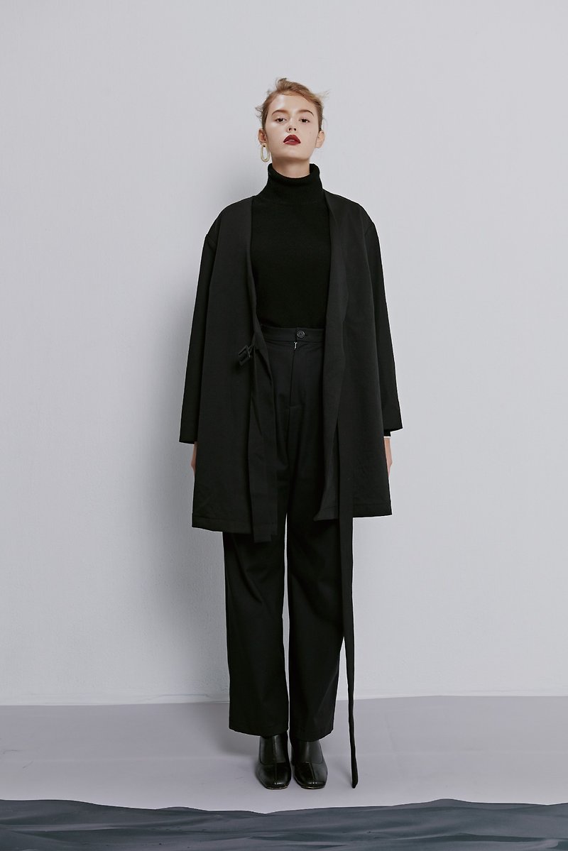 IRENSENSE-黑色日型扣大衣 - 女装休闲/机能外套 - 棉．麻 黑色