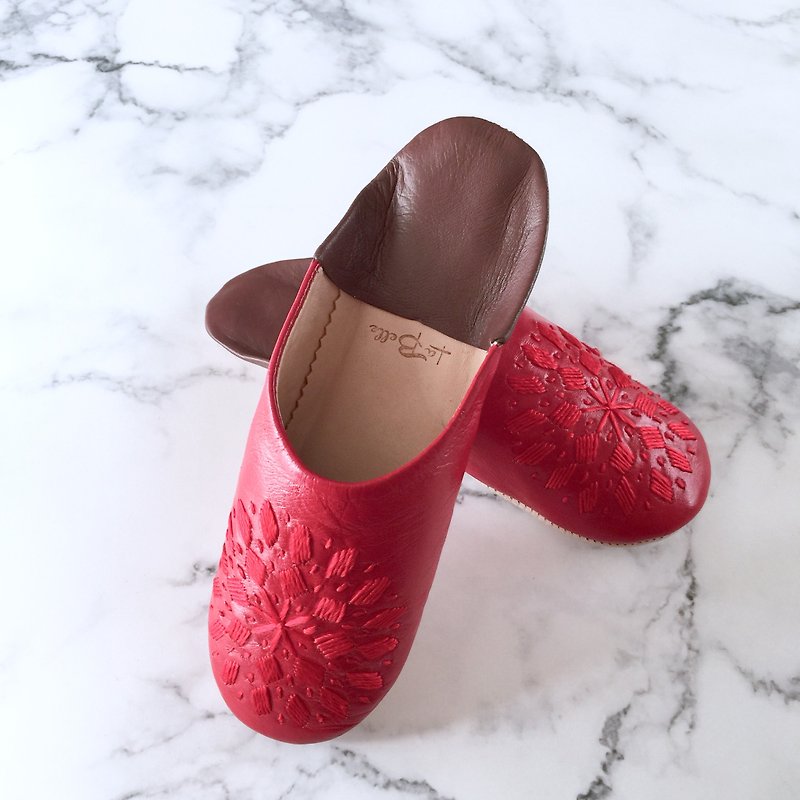 新作　手縫い刺繍の上品バブーシュ  (slippers) ブロードリー  バイカラー  ルージュ - 室内拖鞋 - 真皮 红色