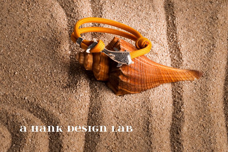|订制品| 热带海洋生物手环手链系列 - 鲸鲨 (8款伞绳颜色搭配) - 手链/手环 - 其他金属 