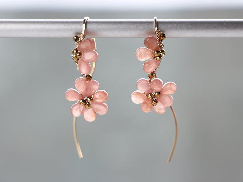 14kgf-fluffy blooming flower pierced earrings(可換耳夾) - 耳环/耳夹 - 宝石 橘色