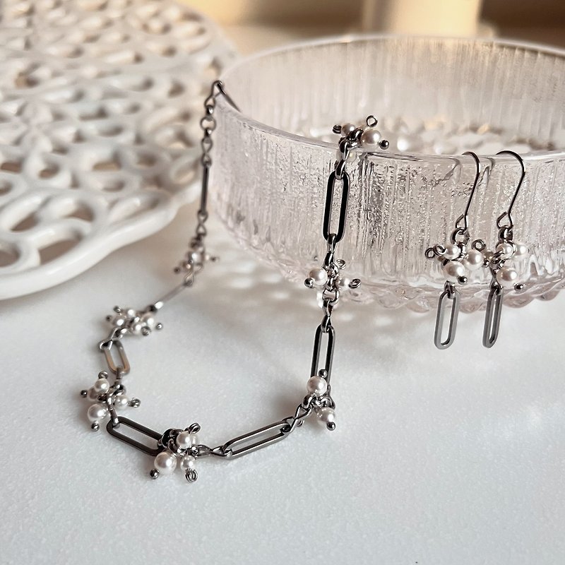 繁花珍珠不锈钢项链 颈链 - 项链 - 其他金属 白色