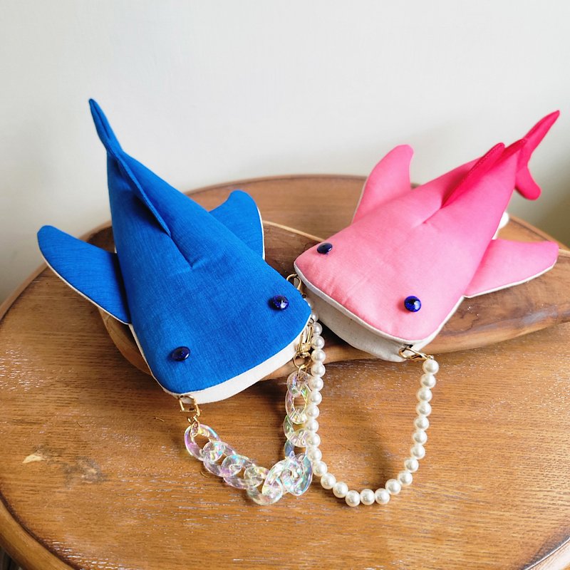 鲸鲨造型收纳包  渐层款 - 化妆包/杂物包 - 棉．麻 蓝色