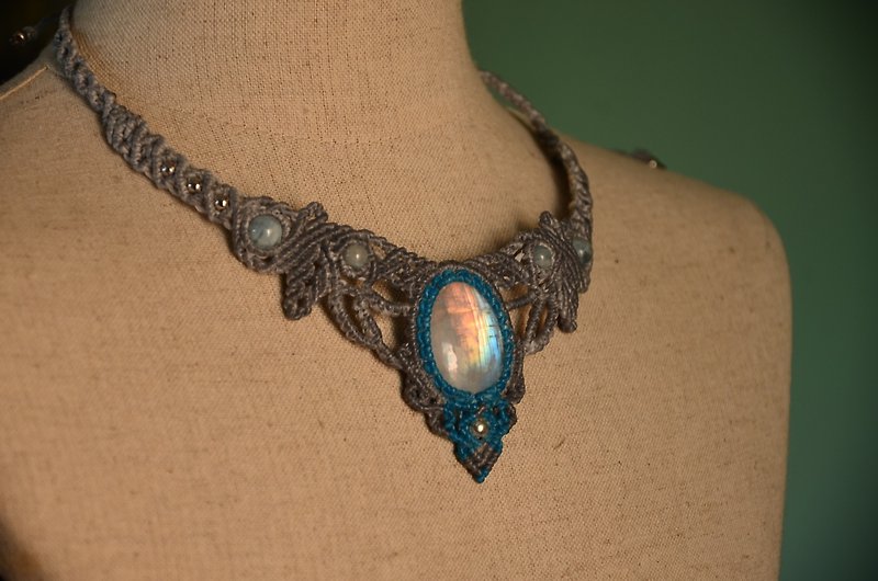 天然水晶-月光石-手制花边编织项链 - 项链 - 宝石 蓝色