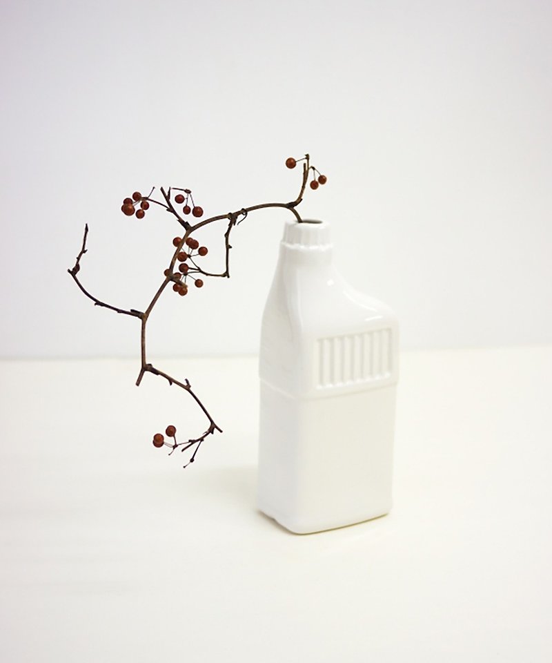 EOIL CAN SHAPED FLOWER VASE 清洁剂造型瓷器 - 花瓶/陶器 - 瓷 白色