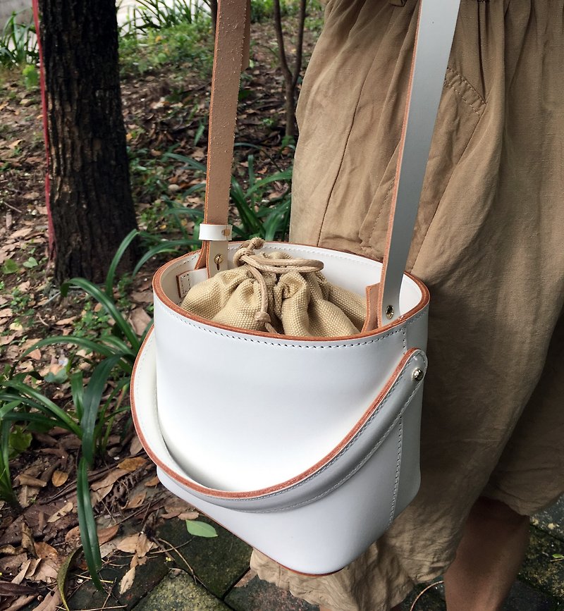 森系個性小水桶包,植鞣皮手工包 - 侧背包/斜挎包 - 真皮 白色
