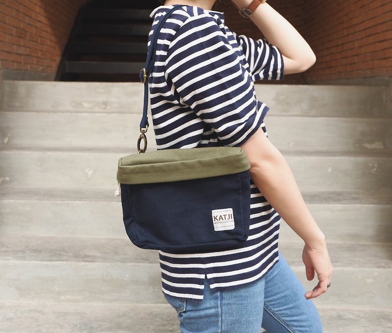 PiP BAG ( Traveller Bag ) : Navy x Green - 侧背包/斜挎包 - 其他材质 蓝色