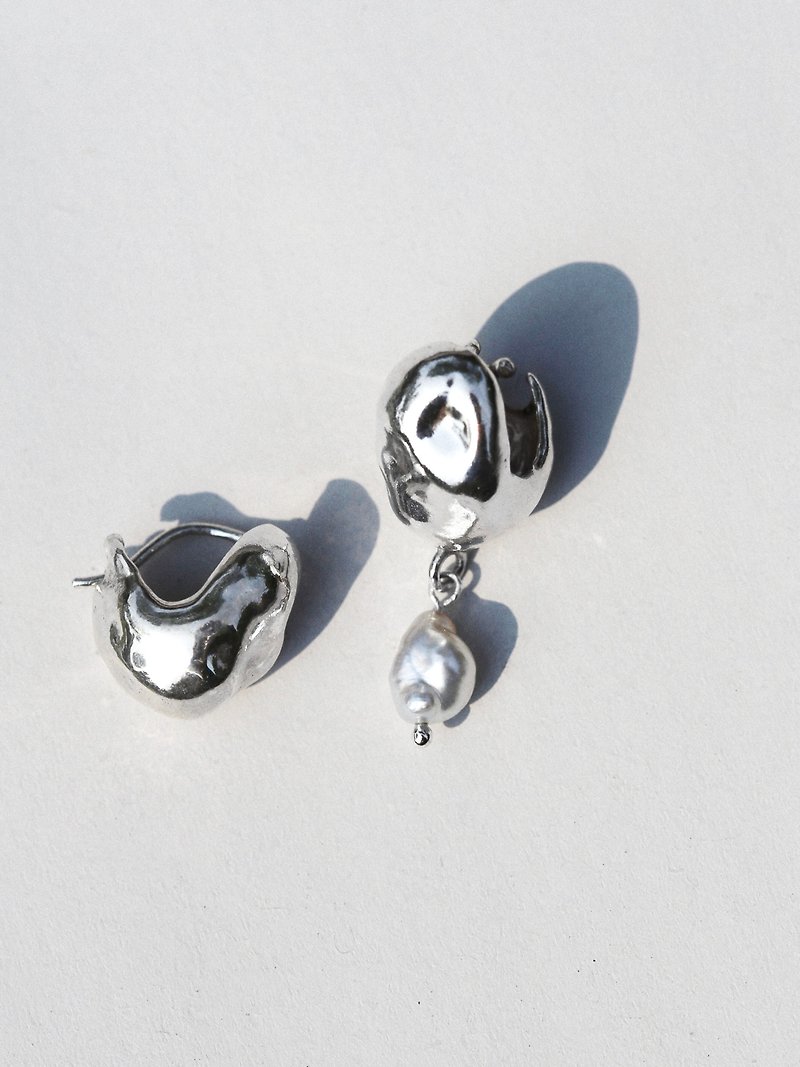 Soft earrings + Pearl 柔软耳环 + 银辉珍珠 - 耳环/耳夹 - 纯银 银色