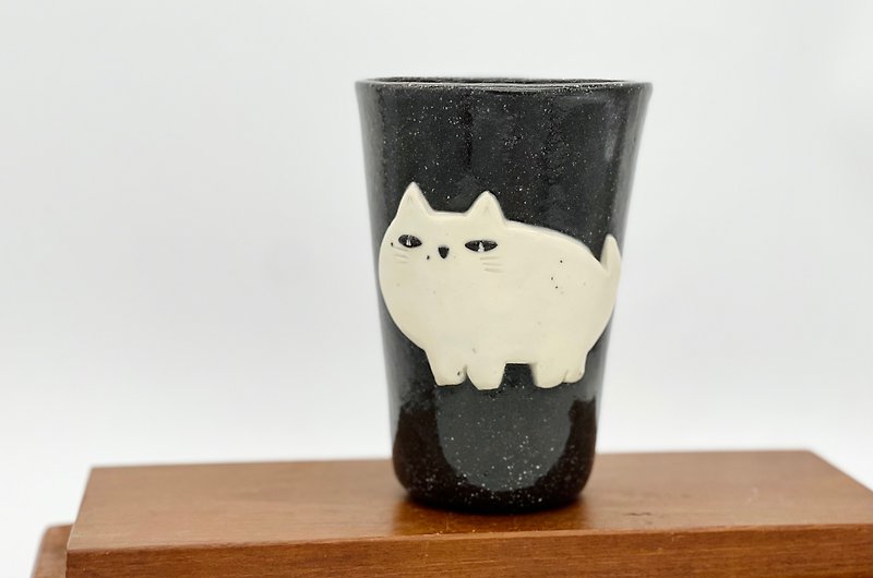 白ネコのタンブラー【マグカップ】 - 咖啡杯/马克杯 - 陶 白色