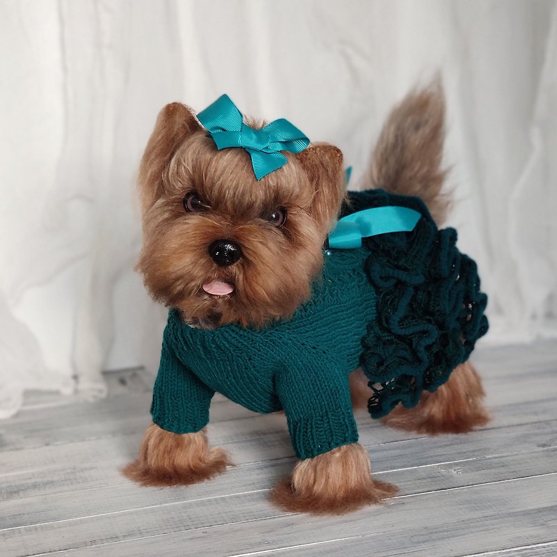 Emerald green birthday dog dress for small dog Handmade cat sweater - 衣/帽 - 棉．麻 绿色