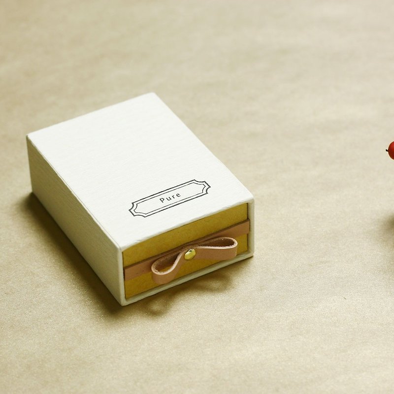 Pure // Cream ) Sliding Box Leather ribbon 気持ちを伝える小さな箱 - 包装材料 - 纸 白色