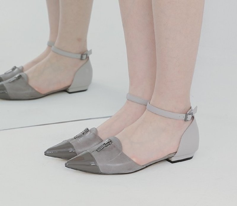 异材质拼接 金属拉链装饰 绕踝尖头平底鞋 灰 - 男女凉鞋 - 真皮 灰色