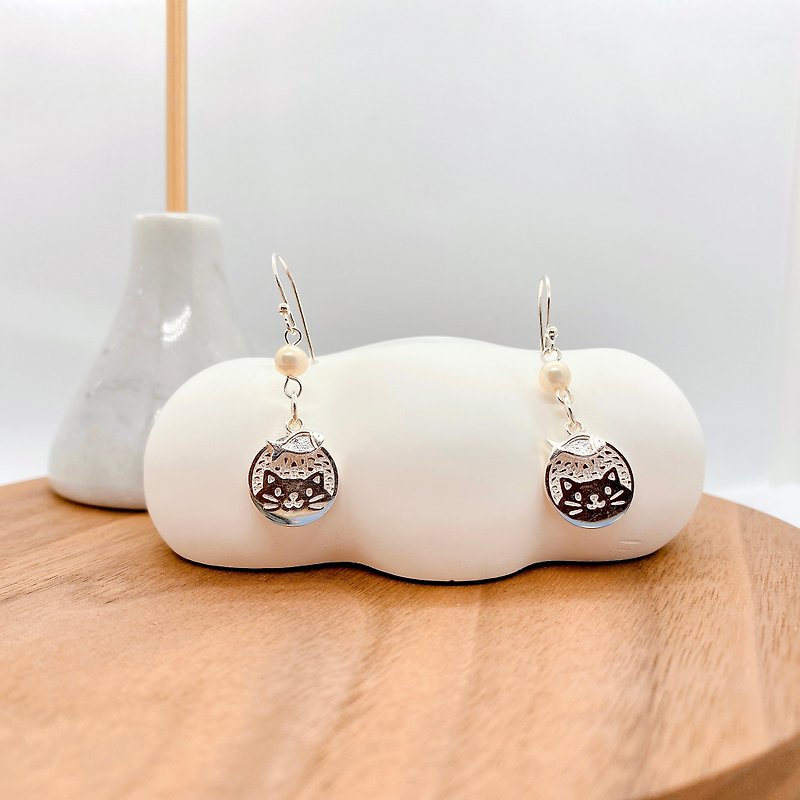 纯银 小猫与鱼  925 淡水珍珠 防敏感耳环 - 耳环/耳夹 - 纯银 白色