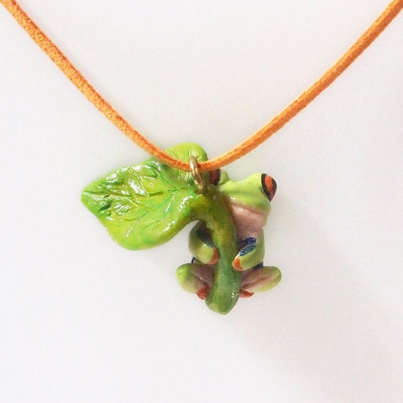 小青蛙手工手绘颈链/坠子 Frog handmade necklace - 颈链 - 其他材质 多色