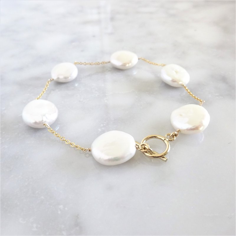 14kgf*coin Freshwater pearls station bracelet - 手链/手环 - 宝石 白色
