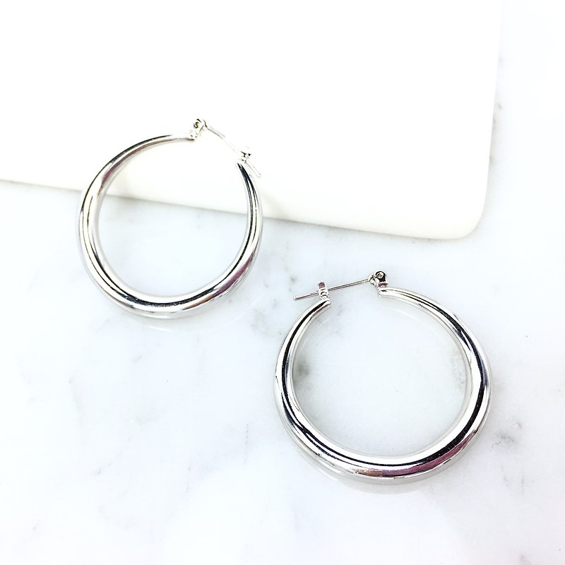 银色圆弧耳环（中版） - 耳环/耳夹 - 其他材质 银色