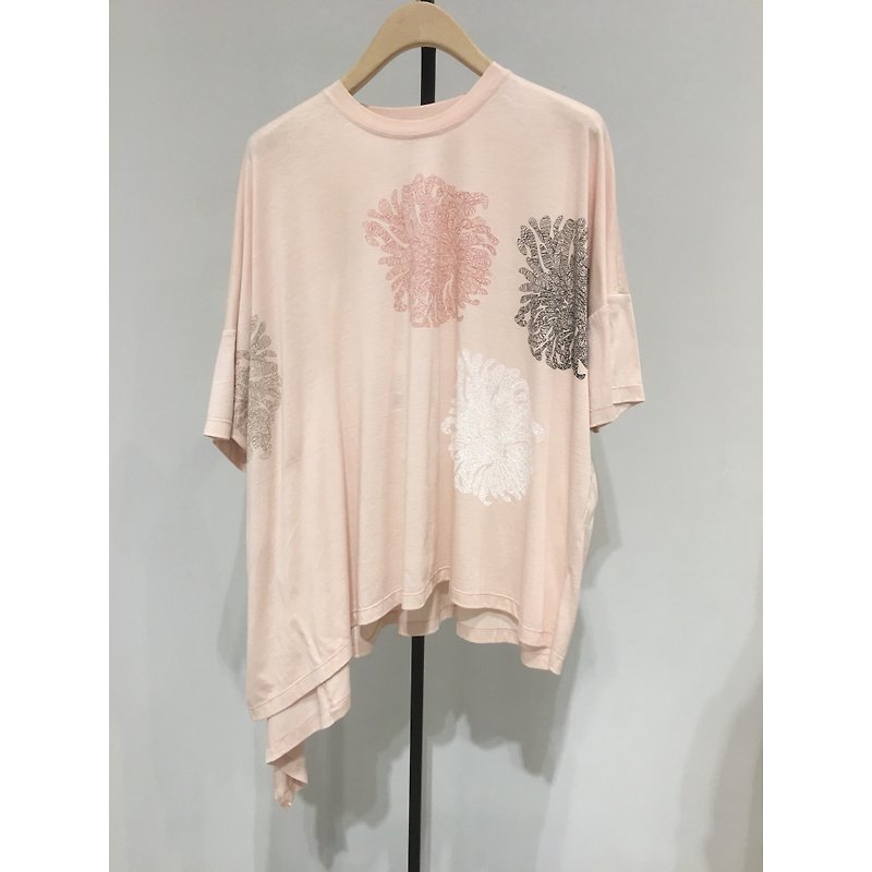 1801B5202 印花造型针织上衣 - 女装 T 恤 - 棉．麻 粉红色