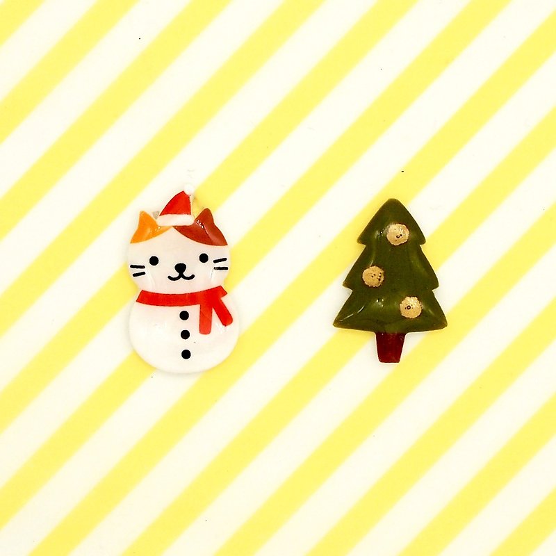 Meow原创手作Xmas圣诞限定版圣诞猫猫雪人和圣诞树耳环 - 耳环/耳夹 - 塑料 白色