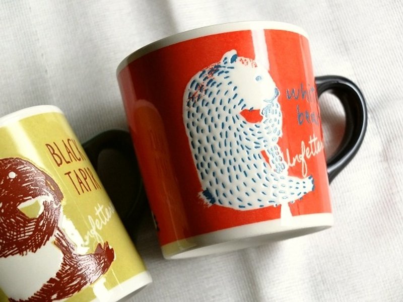 IZAWA 日本制 Unfet 线条雕刻可爱动物马克杯 白熊 - 咖啡杯/马克杯 - 瓷 红色