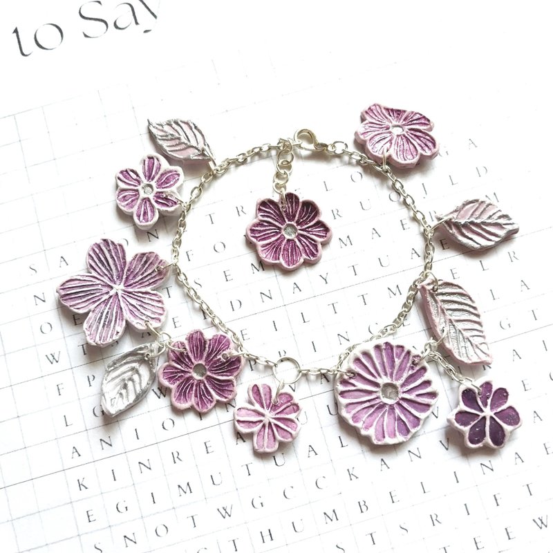 Admiration for You - Violet flower bouquet polymer clay bracelet - 手链/手环 - 粘土 多色