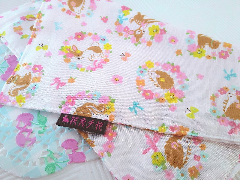 花圈小动物 日本二重纱双面手帕 小方巾 - 洗手用品 - 棉．麻 粉红色