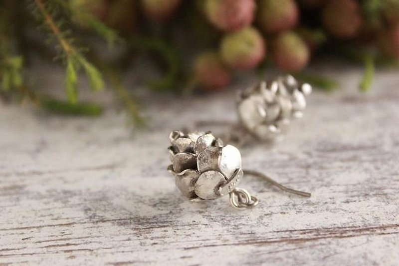 Copy earrings / pinecone Silver