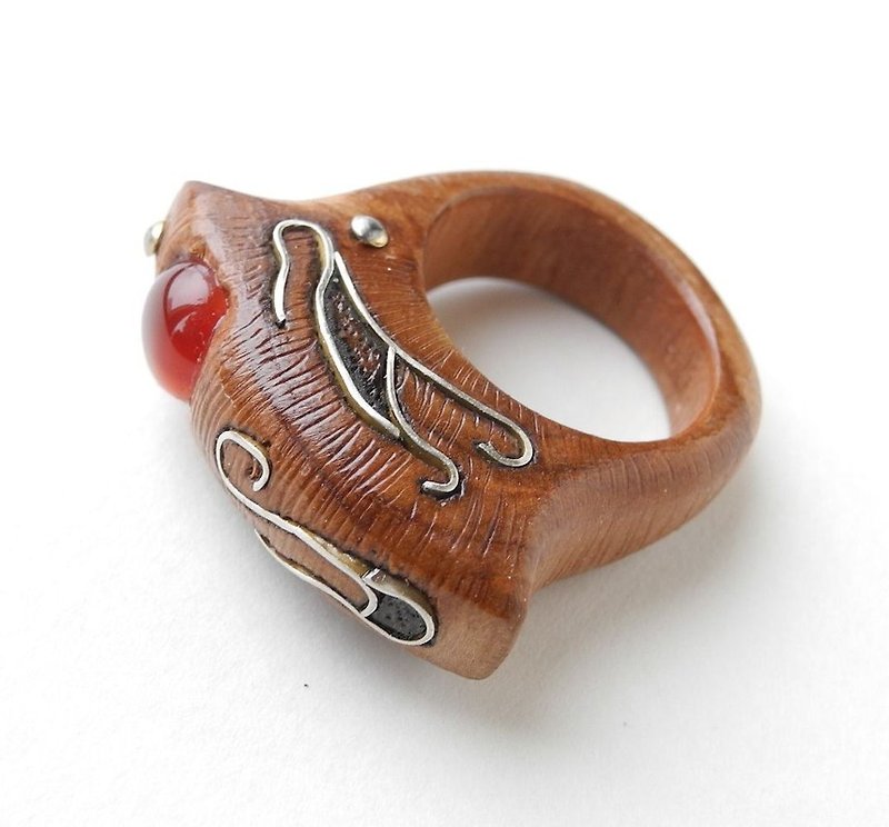 Wood ring with carnelian - 戒指 - 木头 多色