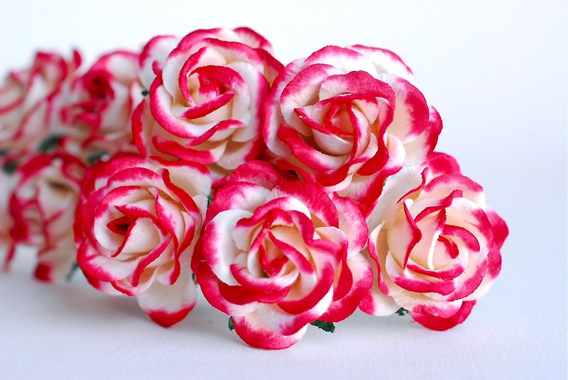 Paper Flower, 25 pieces mulberry rose size 3.5 cm. curve petals, red brush white - 木工/竹艺/纸艺 - 纸 红色
