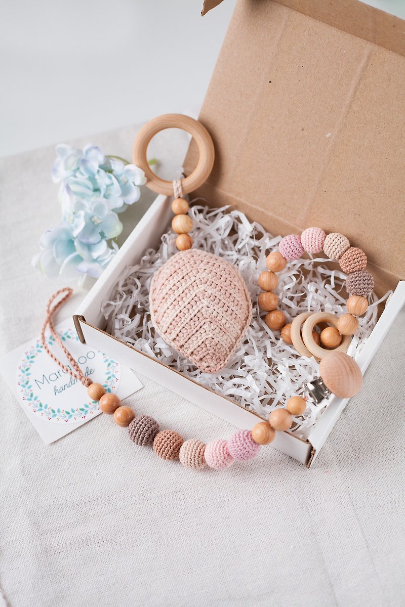 Pink Beige Baby Gift Box: Leaf Rattle Toy, Teething Ring, Pacifier Clip Holder - 满月礼盒 - 木头 粉红色