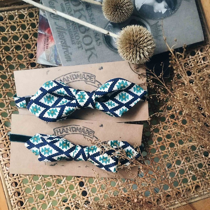 结婚毕业礼物- 古董布花领带改制手工领结-几何蓝-宽版 - 领结/领巾 - 丝．绢 蓝色