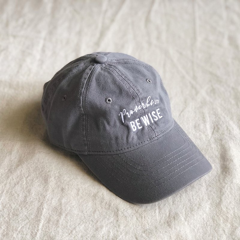 【Be WISE】经典灰仔 灰色 箴言1:7 智慧老帽 - 帽子 - 其他材质 灰色