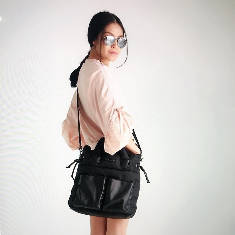 Poly tote lightweight carry or shoulder bag - 手提包/手提袋 - 尼龙 黑色