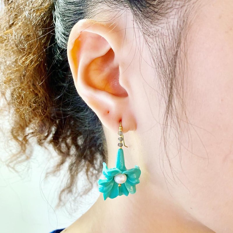 铜手作_蓝绿色花朵珍珠耳环 - 耳环/耳夹 - 珍珠 蓝色