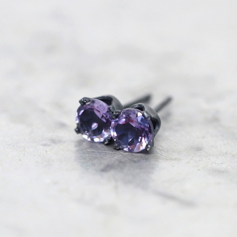 Amethyst Gemstone Black Stud Earrings - Oxidized Sterling Silver - 5mm Round - 耳环/耳夹 - 其他金属 蓝色