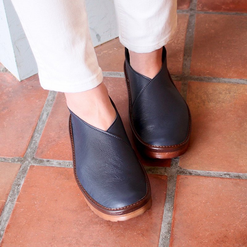 V-cut slip-on comfort shoes that wrap your feet softly Made in Japan HAORI [Delivery date 40 days]