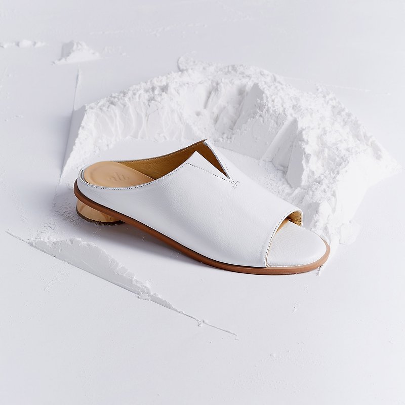 White - Pistachio Sandals - 男女凉鞋 - 真皮 白色