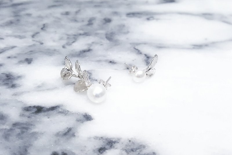 //Plant on ears//多肉植物系列 纯银 淡水珍珠 不对称 耳环 耳骨环 限量一对 - 耳环/耳夹 - 其他金属 白色