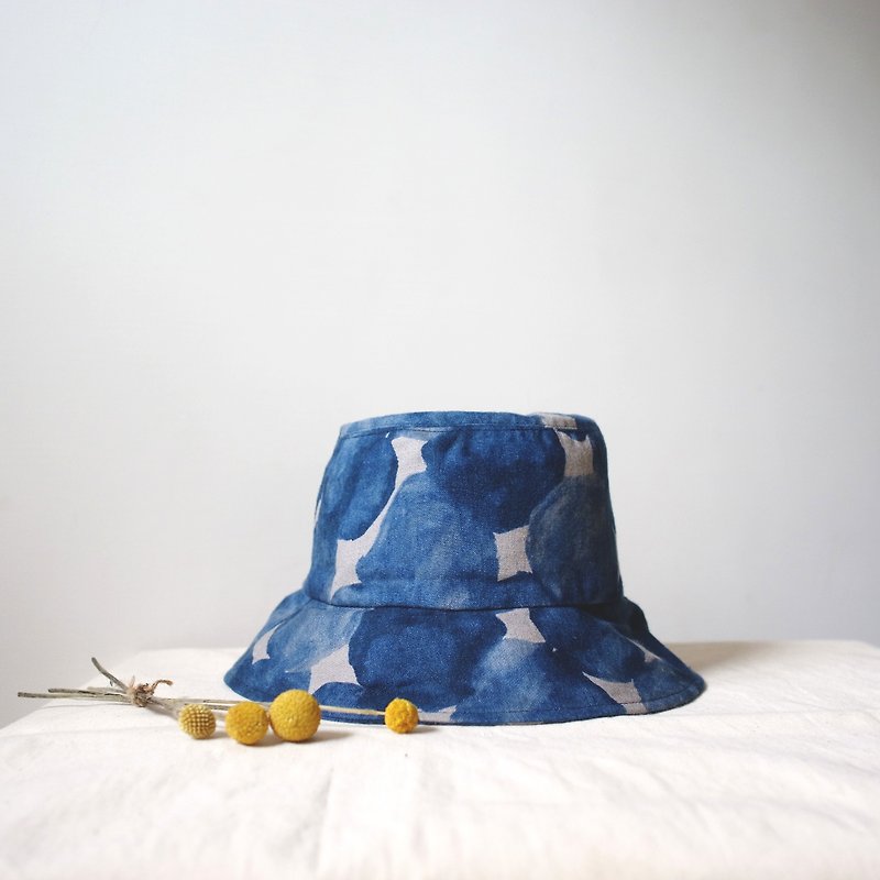 日本面料彩绘灰底蓝色斑点   手工渔夫帽 - 帽子 - 棉．麻 蓝色
