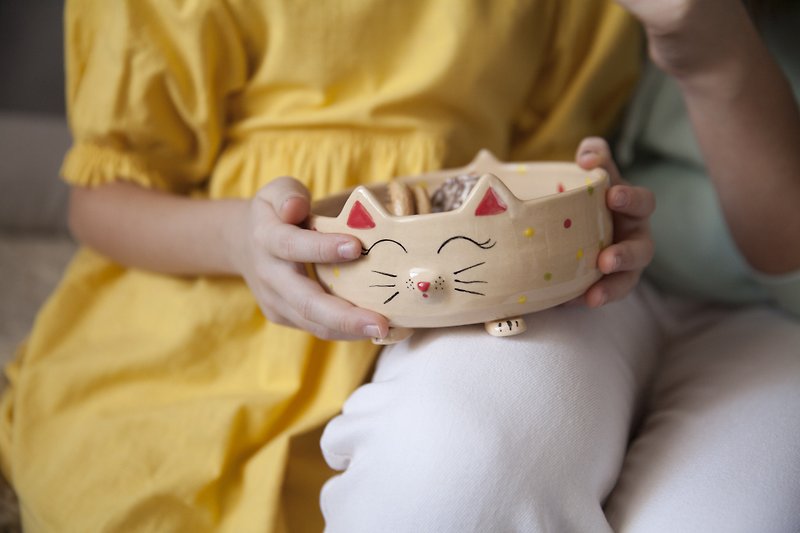 Pottery cute cat bowl