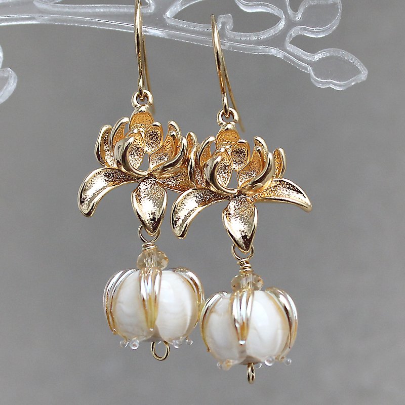 Gold Flower Earrings, Lampwork Earrings, Flower Earrings, Floral Earrings, Glass - 耳环/耳夹 - 玻璃 金色