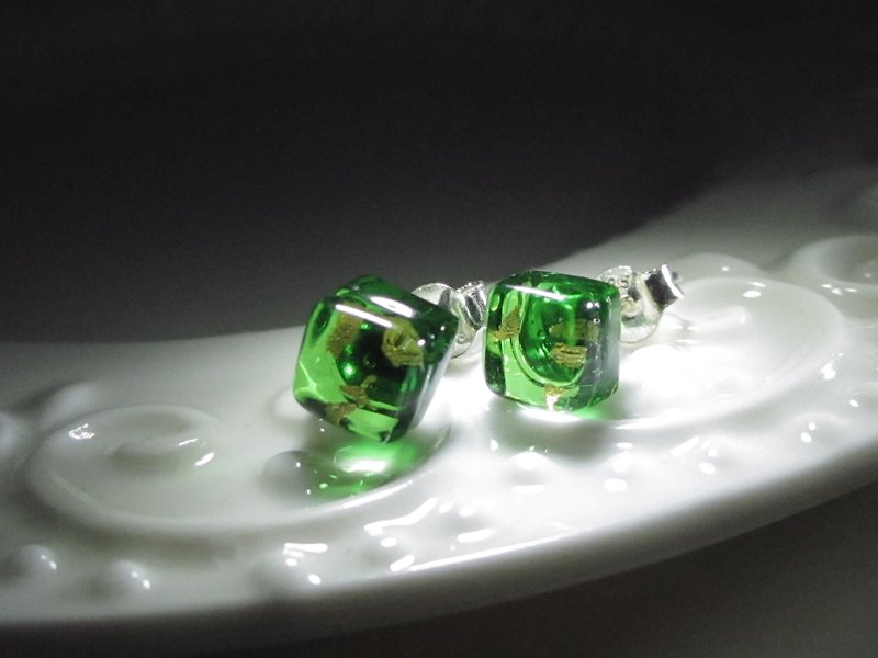 ×| 金箔系列 |× 琉璃耳环- STI草绿-[]型 - 耳环/耳夹 - 玻璃 绿色