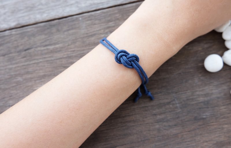 Infinity bracelet , waxed cotton cord bracelet in navy blue - 手链/手环 - 棉．麻 蓝色