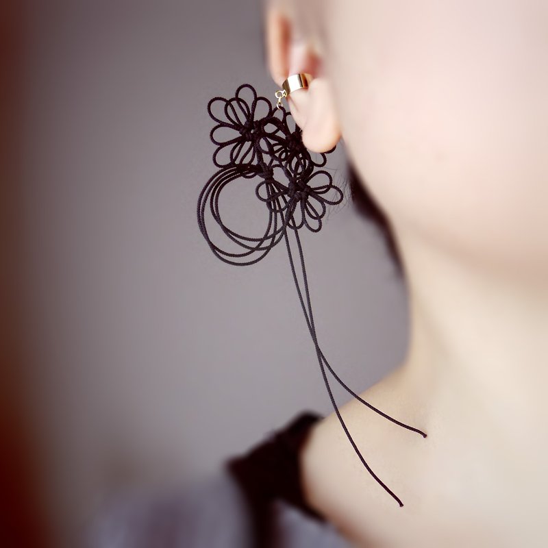 かたっぽイヤーカフ　ゆらかげうつる - 耳环/耳夹 - 聚酯纤维 黑色