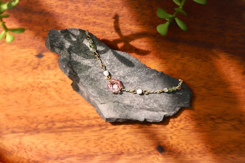 草莓晶小花朵手链 - 手链/手环 - 半宝石 粉红色