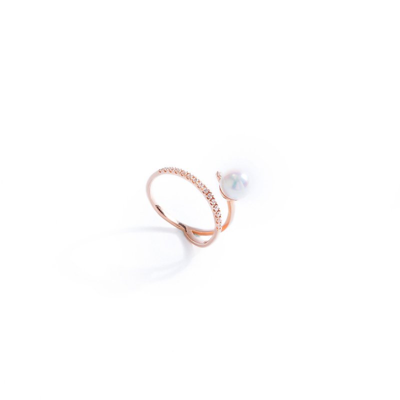 Akoya珍珠钻石戒指925银厚镀18K金  Imbosom Pearl Ring - 玫瑰金 - 戒指 - 珍珠 粉红色