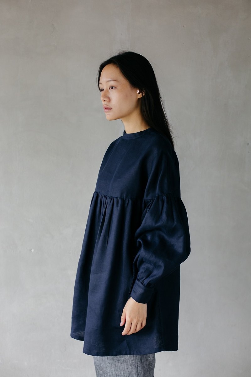 Long sleeve with frill top in Navy - 女装上衣 - 棉．麻 蓝色